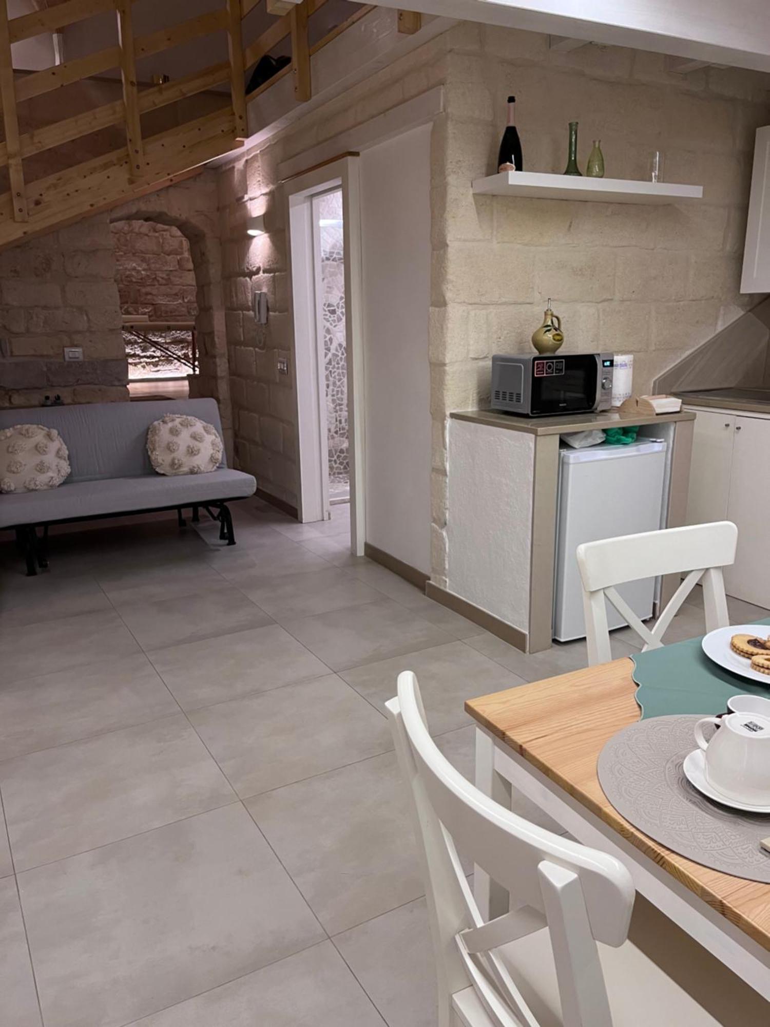 Epoca Suite House Trani Exterior photo