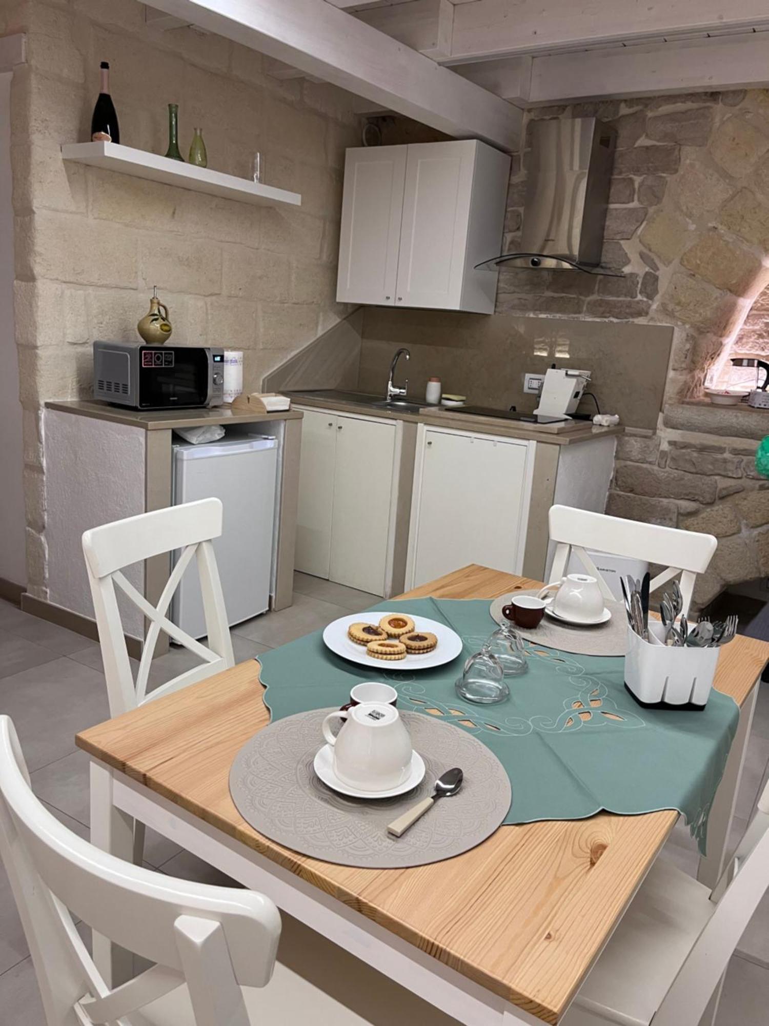 Epoca Suite House Trani Exterior photo