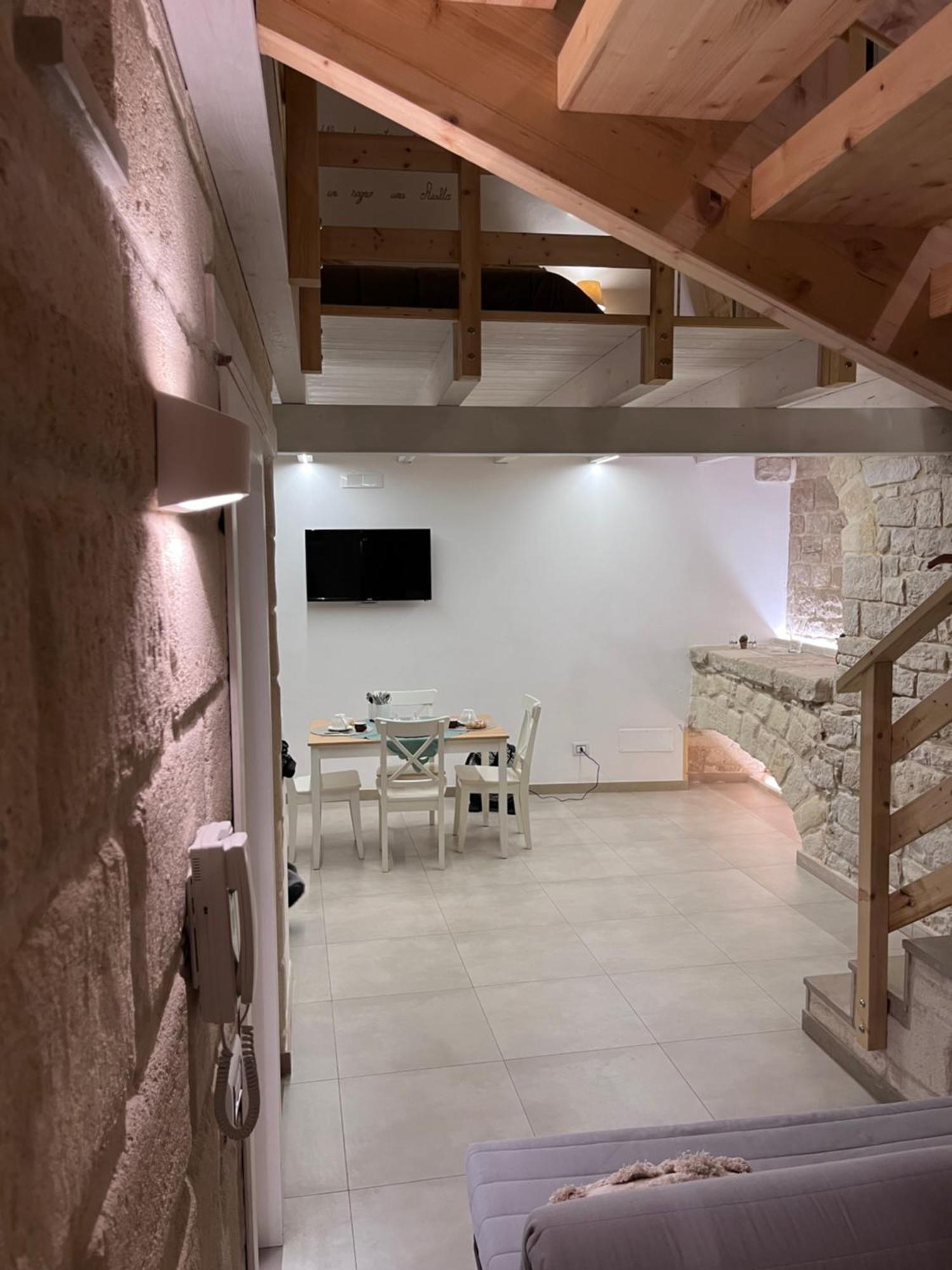 Epoca Suite House Trani Exterior photo